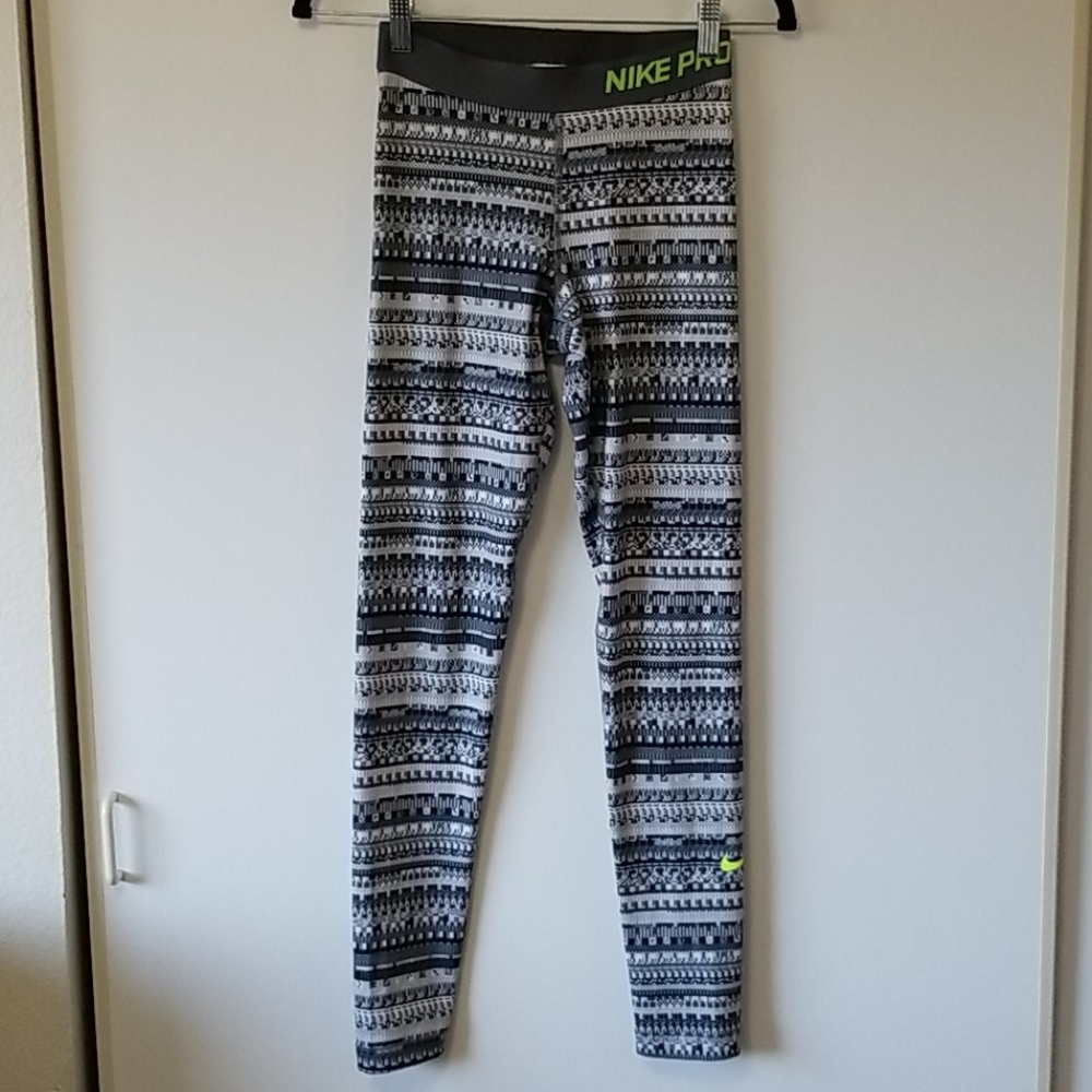 Nike Pro Base Layer Tight Fit Leggings